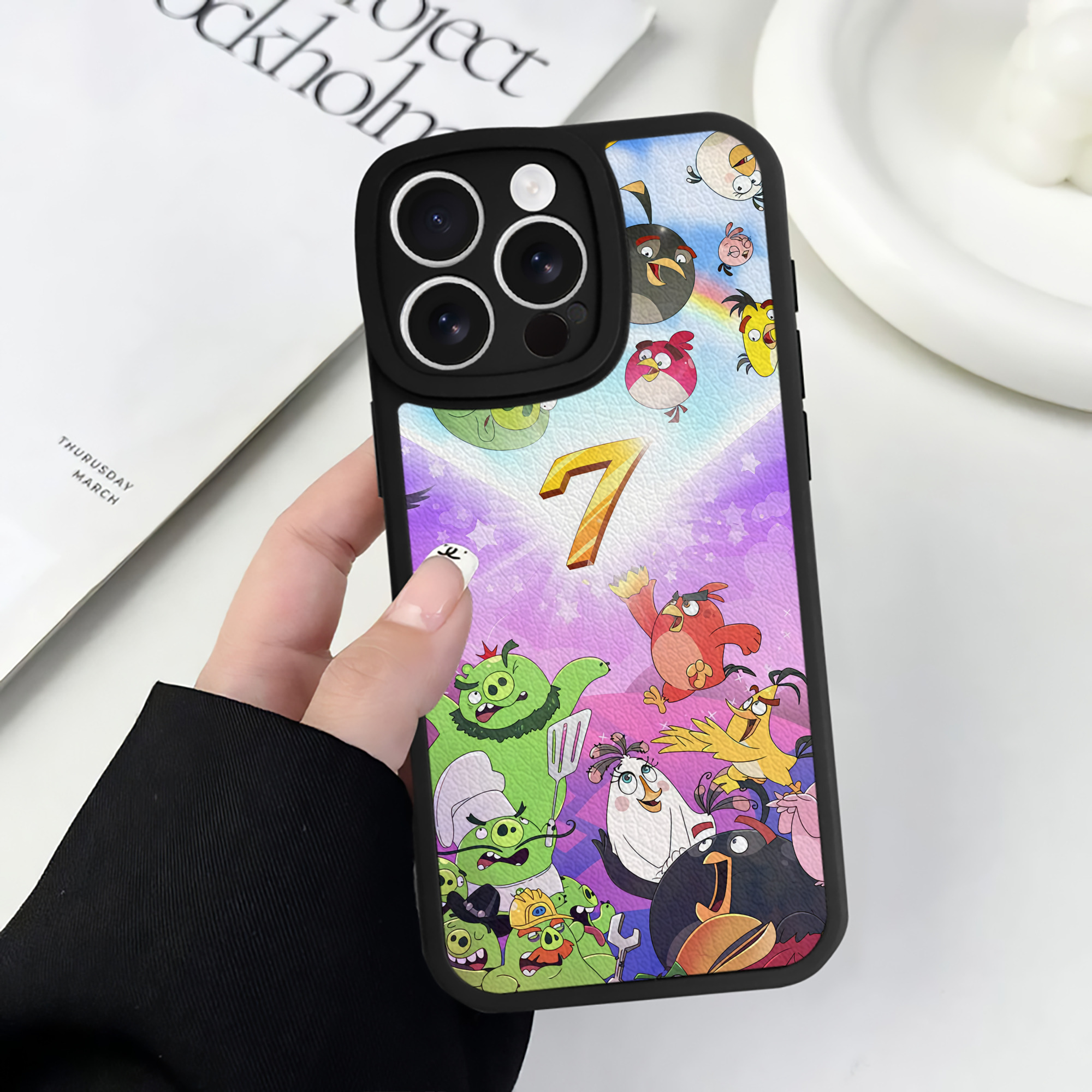 （画像用） Angry Birds アングリーバード 【iPhone 16シリーズ対応】シリコンスマホケース（レザー調） 材質：シリコン